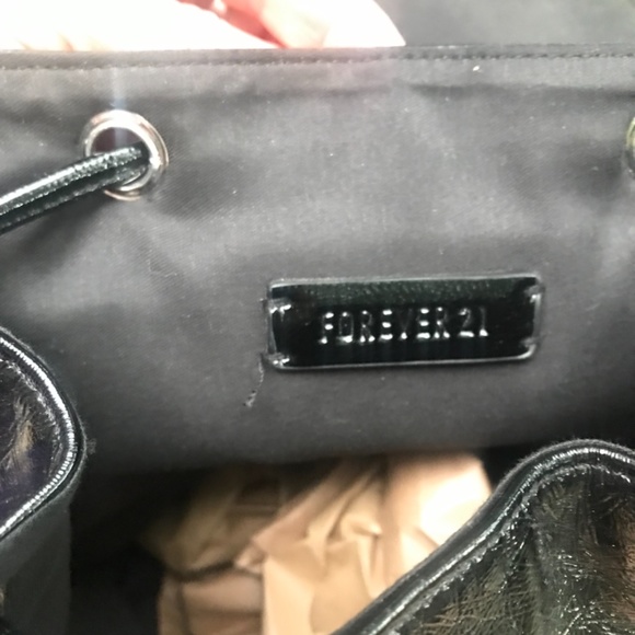 Shiny Patent leather backpack - Picture 4 of 5